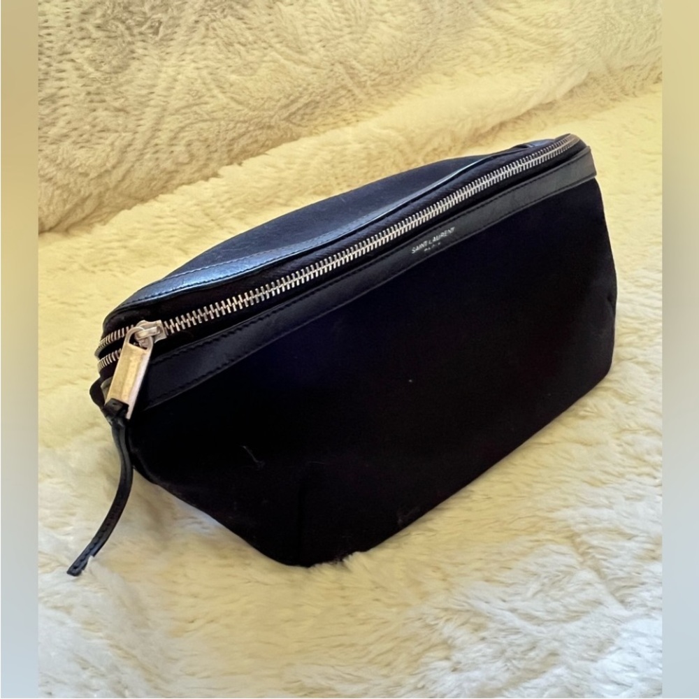 Yves Saint Laurent Classic Crossbody Belt bag